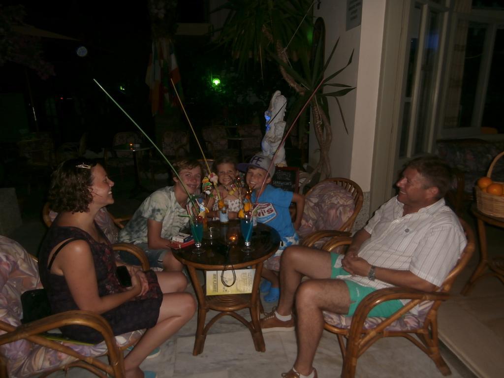 Harry'S Bar & Apartments 1 Acharavi  Luaran gambar