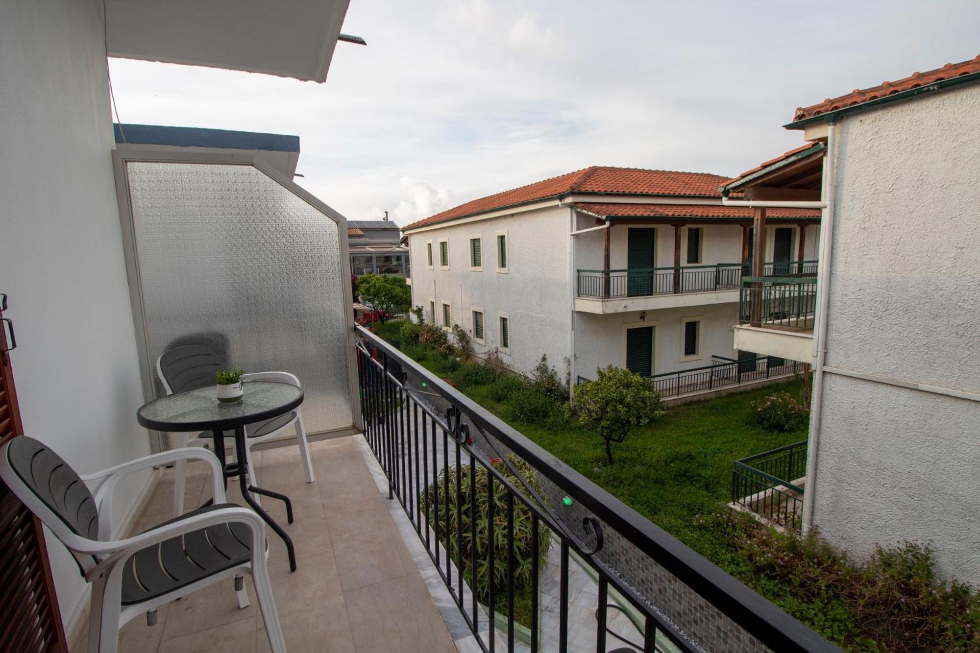 Harry'S Bar & Apartments 1 Acharavi  Luaran gambar