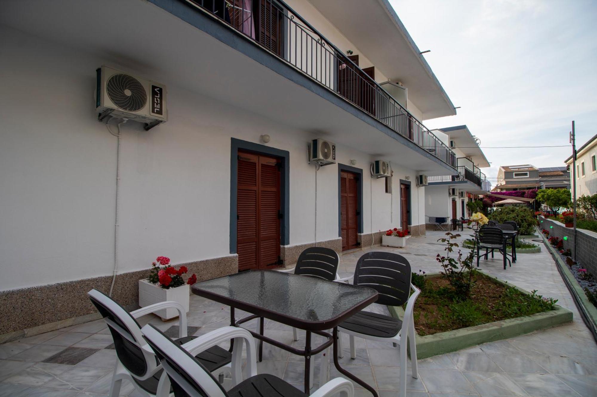 Harry'S Bar & Apartments 1 Acharavi  Luaran gambar