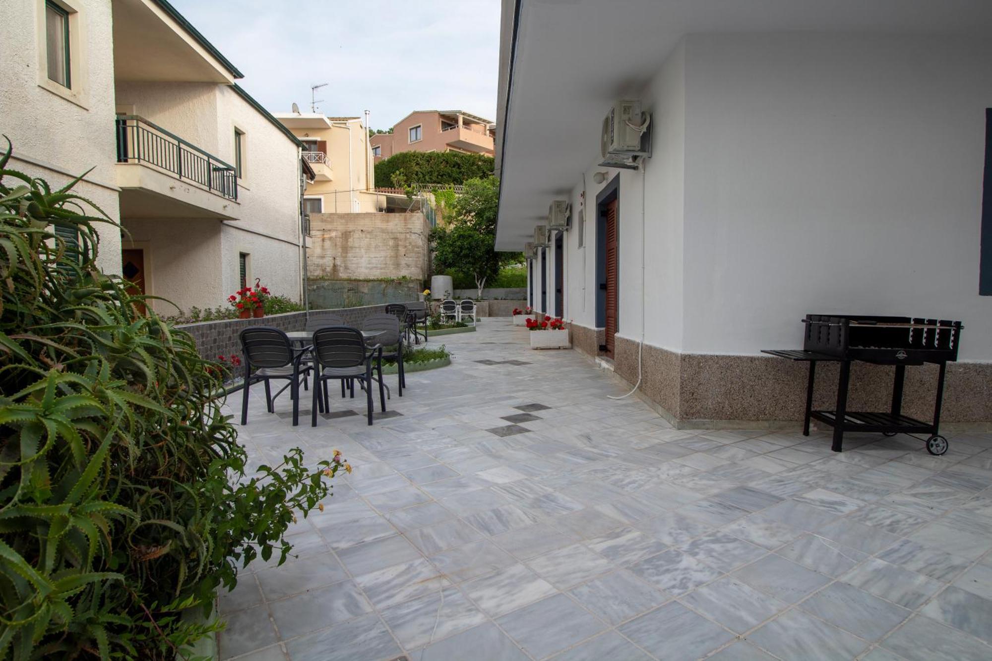 Harry'S Bar & Apartments 1 Acharavi  Luaran gambar